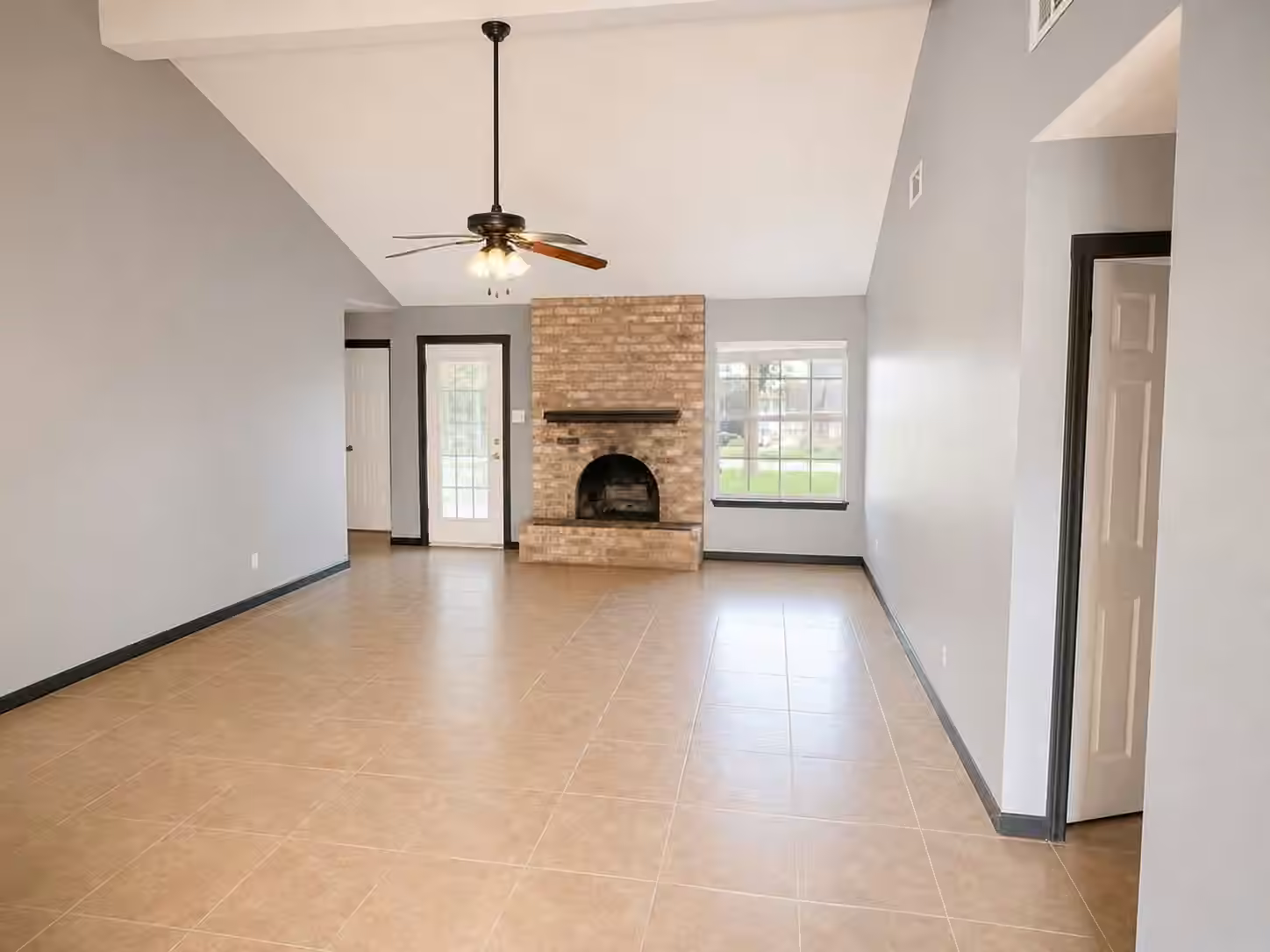Photo 4 of 505 E Lambuth Lane, Deer Park, TX