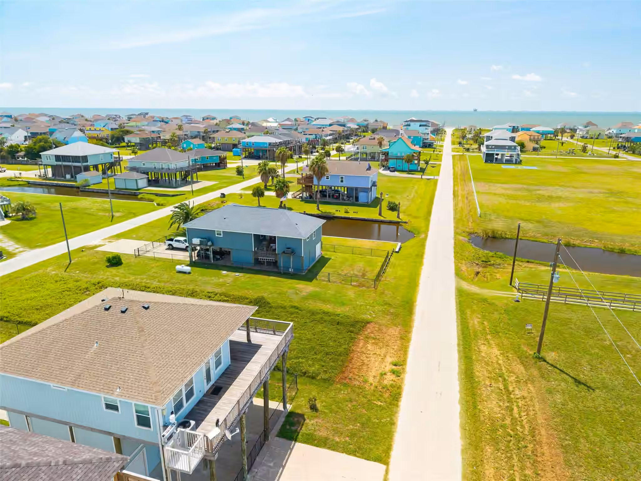 Photo 4 of 955 Townsend Drive, Crystal Beach, TX