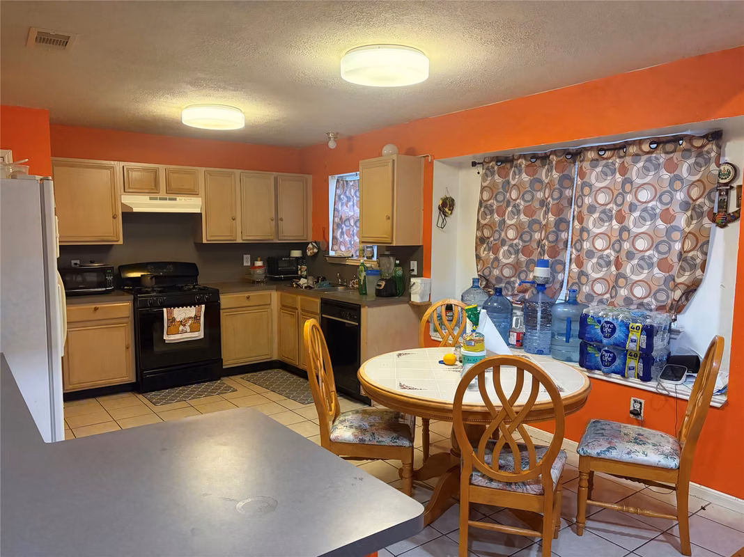 Photo 5 of 3010 Greenbriar Springs Dr, Houston, TX