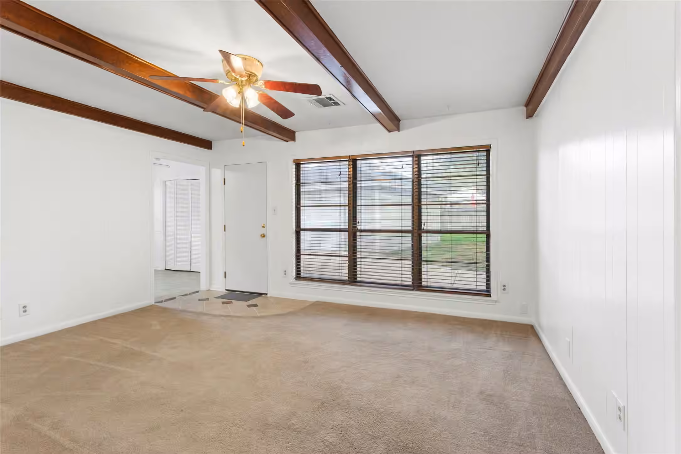 Photo of 707 Briargrove Drive, Alvin, TX