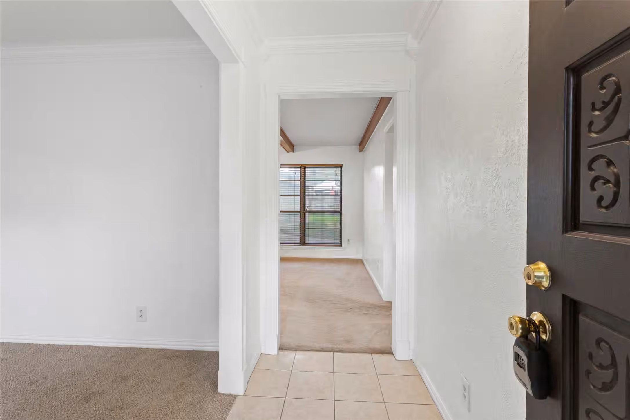 Photo 5 of 707 Briargrove Drive, Alvin, TX