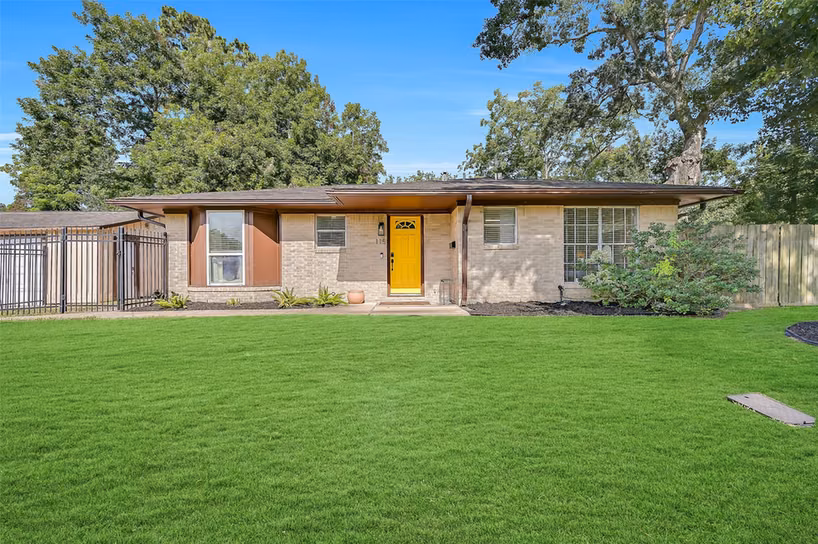 Photo of 115 S 8th Street, Alvin, TX 77511