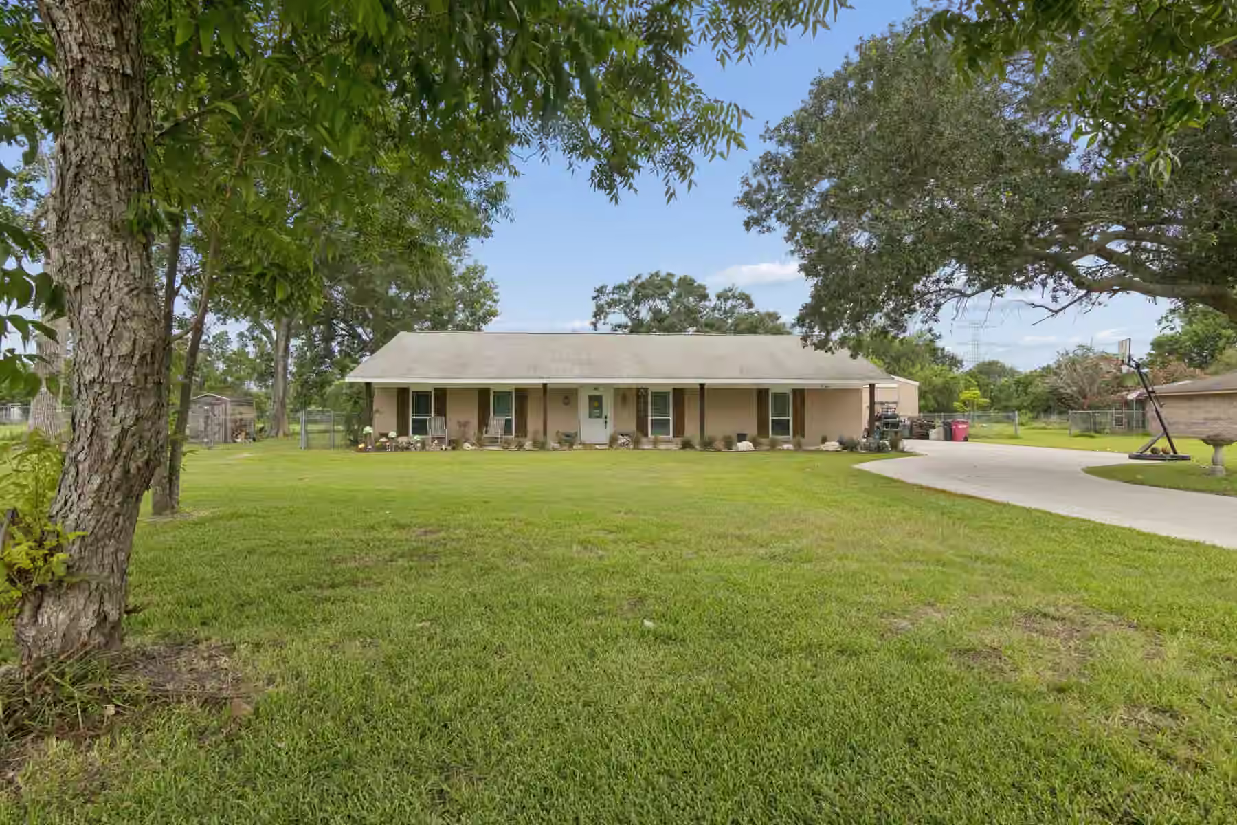 Photo 2 of 2865 County Road 936a, Alvin, TX