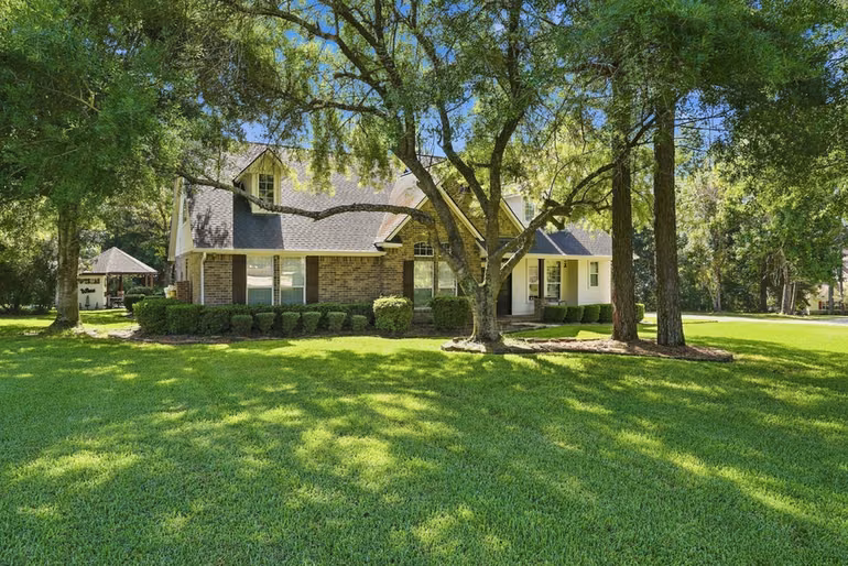 Photo 2 of 11455 Queensboro Court, Montgomery, TX