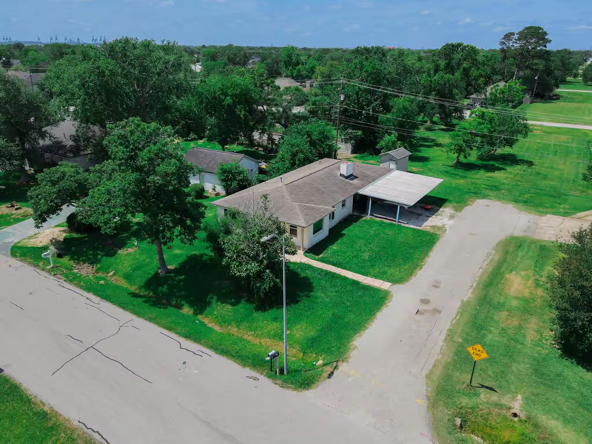 Photo 5 of 402 S Blackwell Street, La Porte, TX