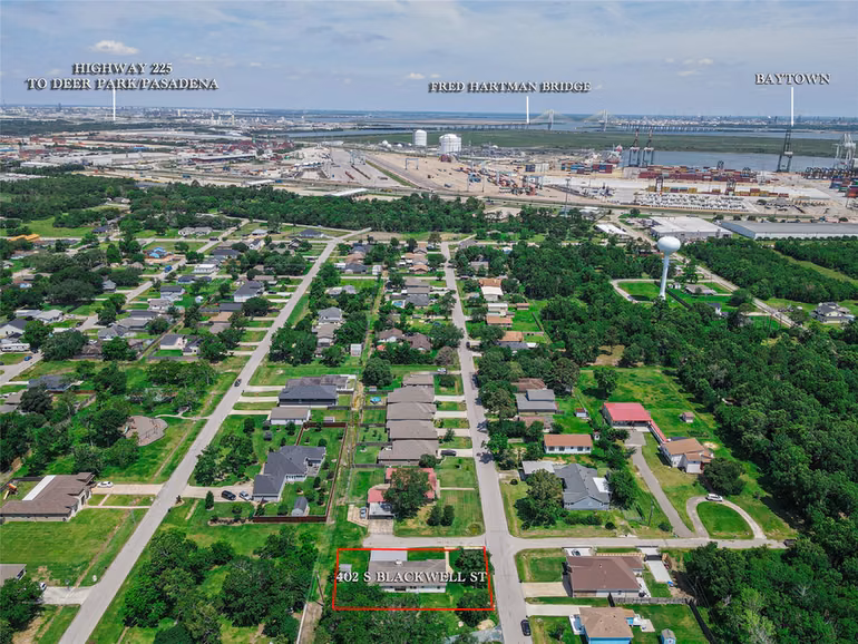 Photo 6 of 402 S Blackwell Street, La Porte, TX