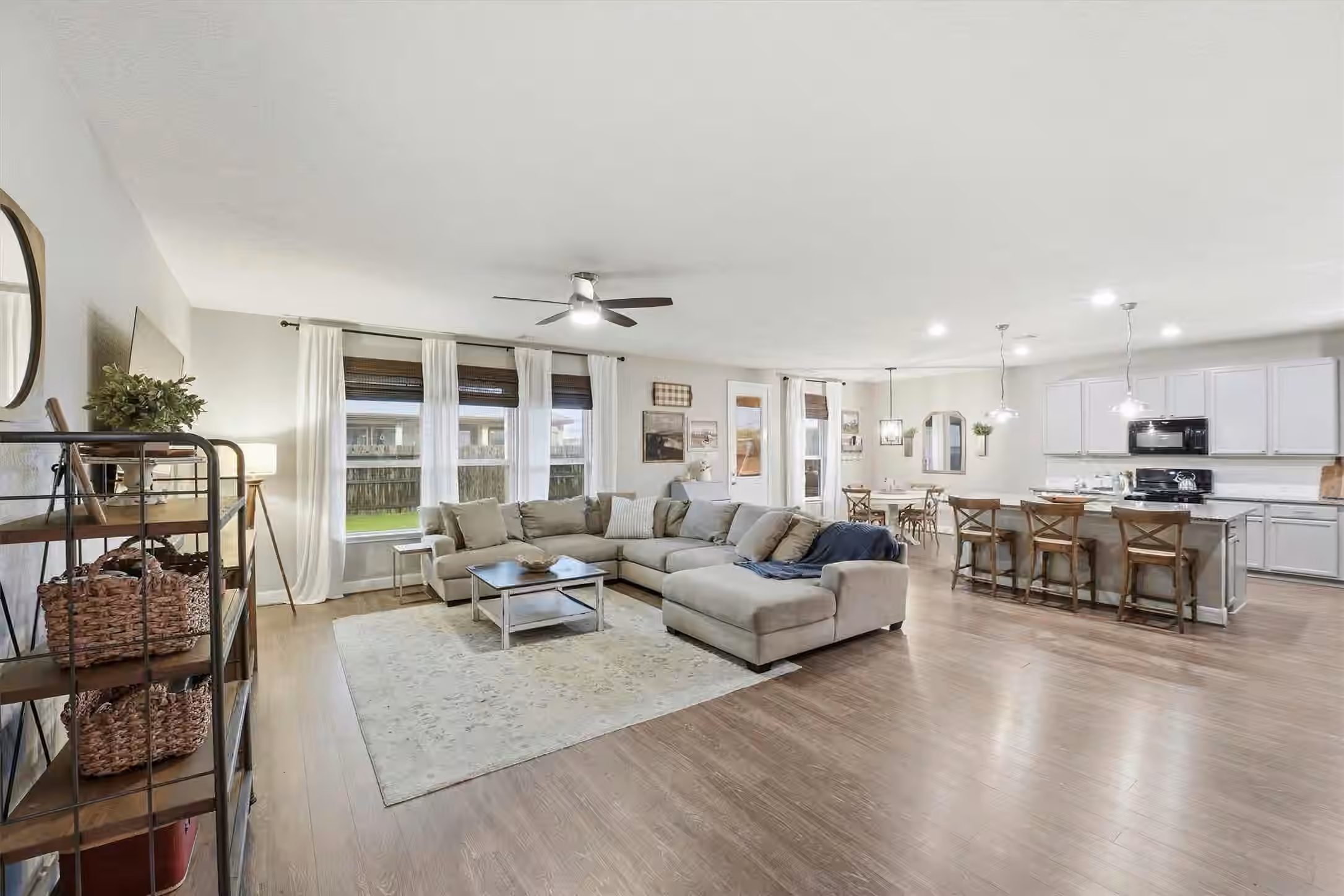Photo 4 of 3502 Saxton Green Road, Pearland, TX