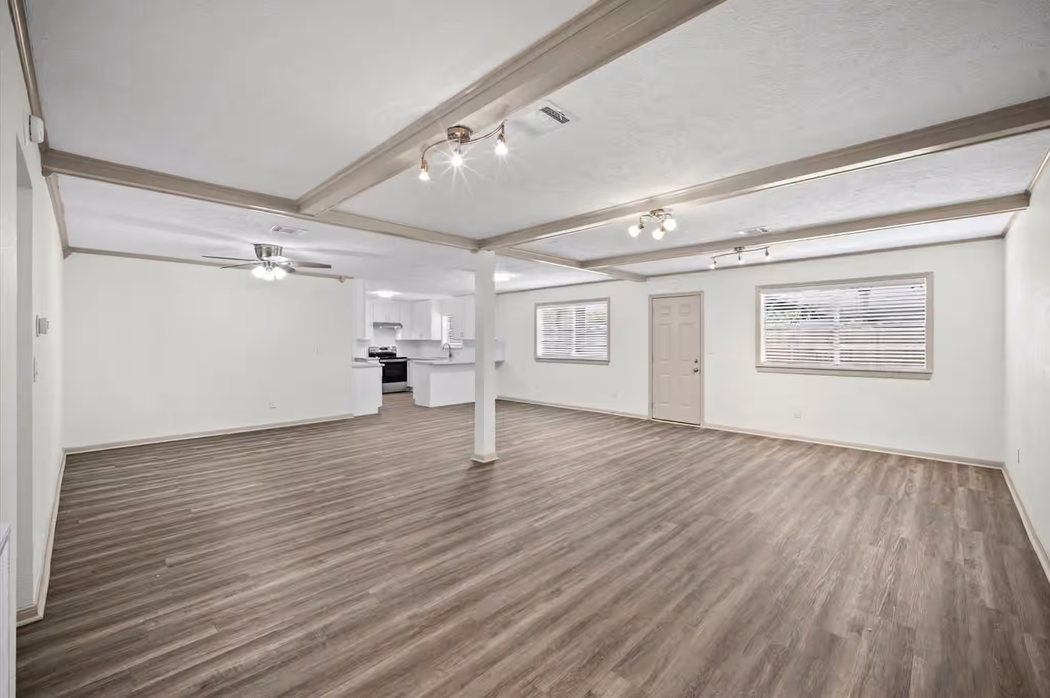 Photo 4 of 8223 Gulf Tree Lane, Houston, TX