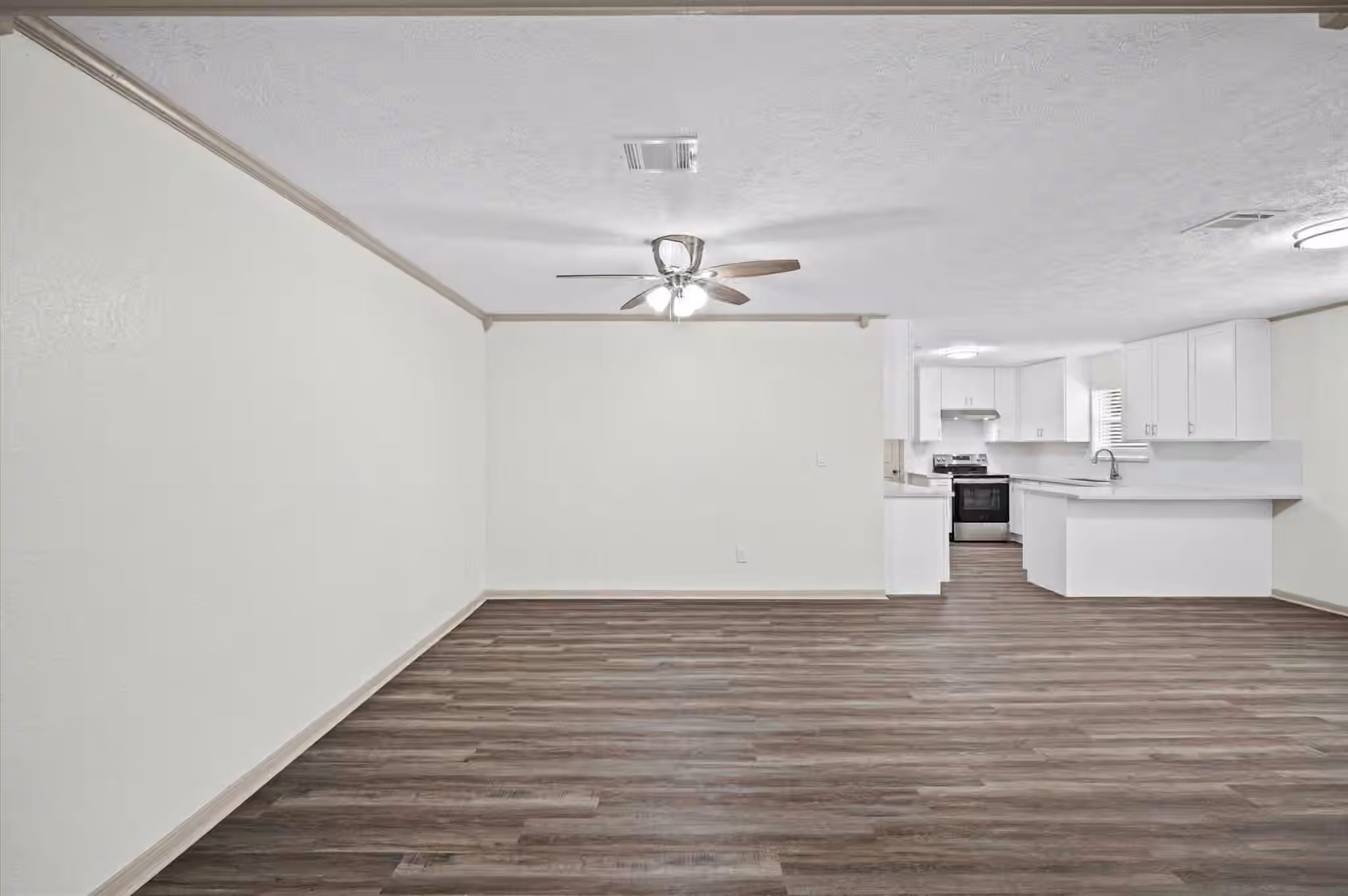 Photo 7 of 8223 Gulf Tree Lane, Houston, TX