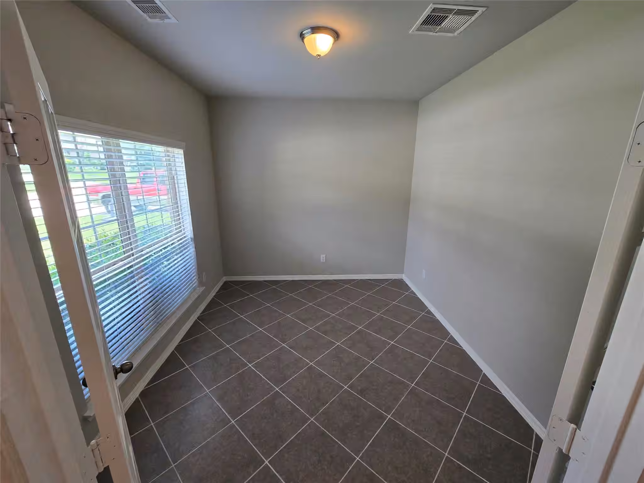 Photo 4 of 2027 Brookmont Drive, Conroe, TX