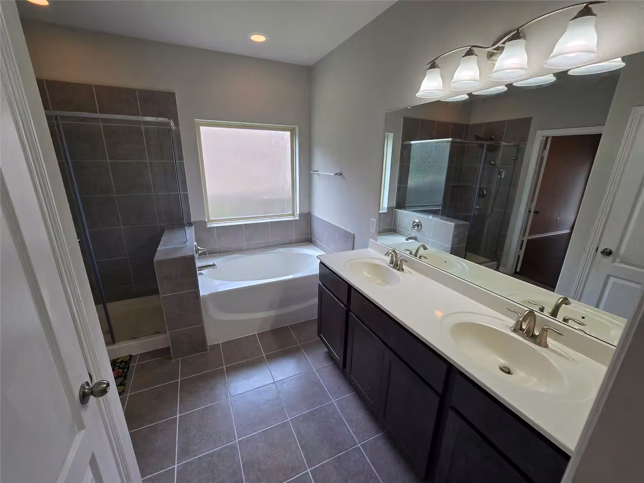 Photo 7 of 2027 Brookmont Drive, Conroe, TX