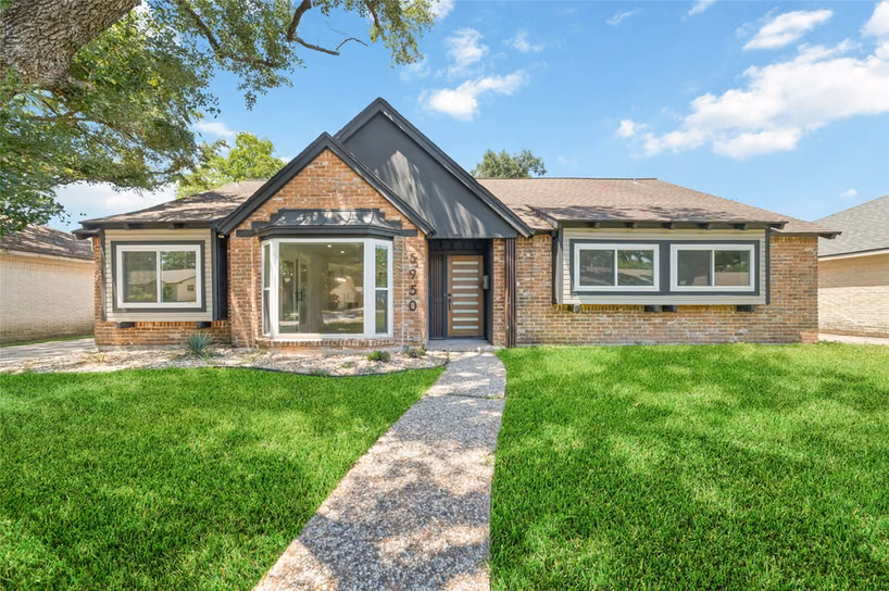 Photo of 5950 Dumfries Dr, Houston, TX 77096