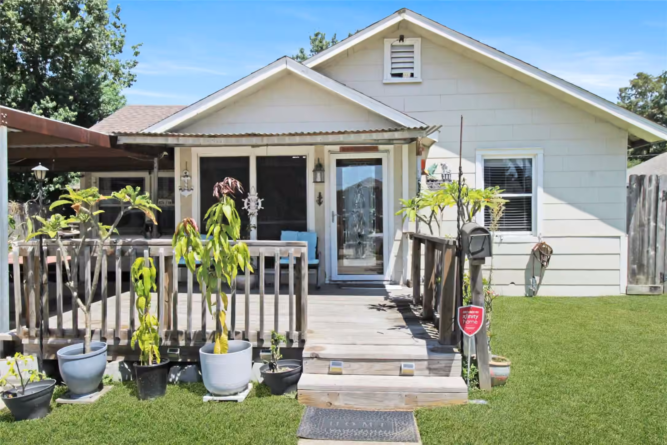 Photo 2 of 306 W Houston Avenue, Pasadena, TX
