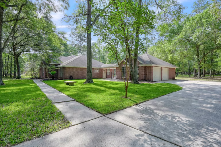 Photo 2 of 5307 Country Court, Magnolia, TX