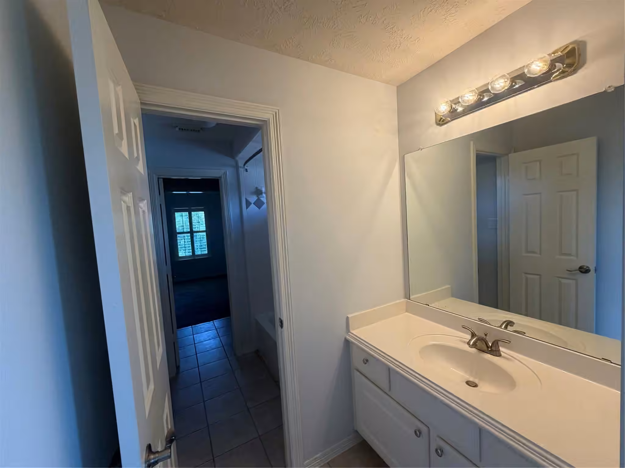 Photo 4 of 5510 Darschelle Drive, Houston, TX