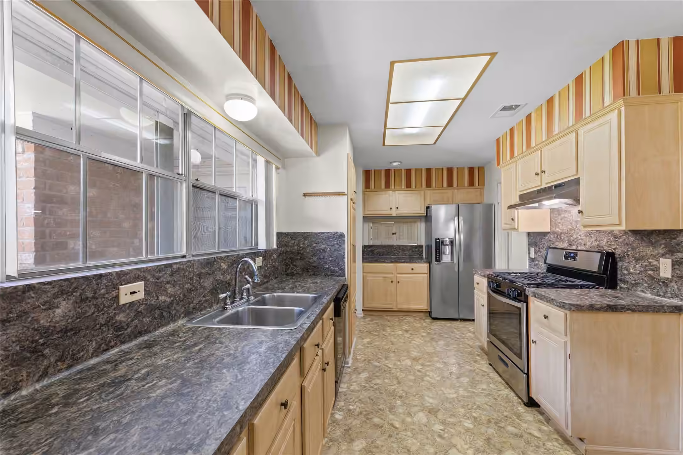 Photo 4 of 16410 Hickory Knoll Drive, Houston, TX