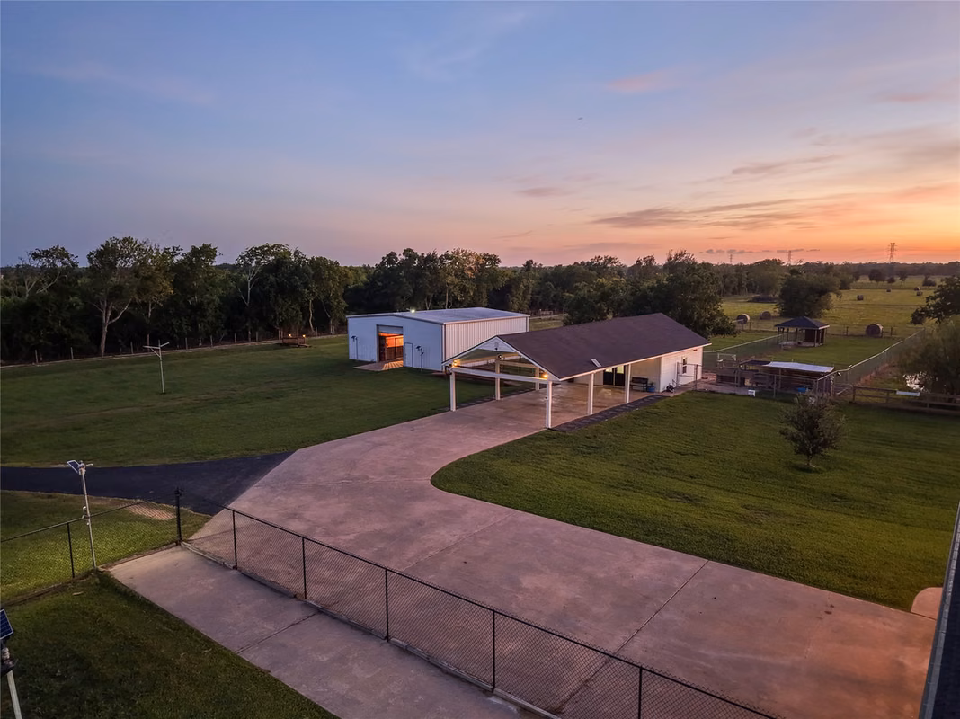 Photo 7 of 616 County Road 44, Angleton, TX
