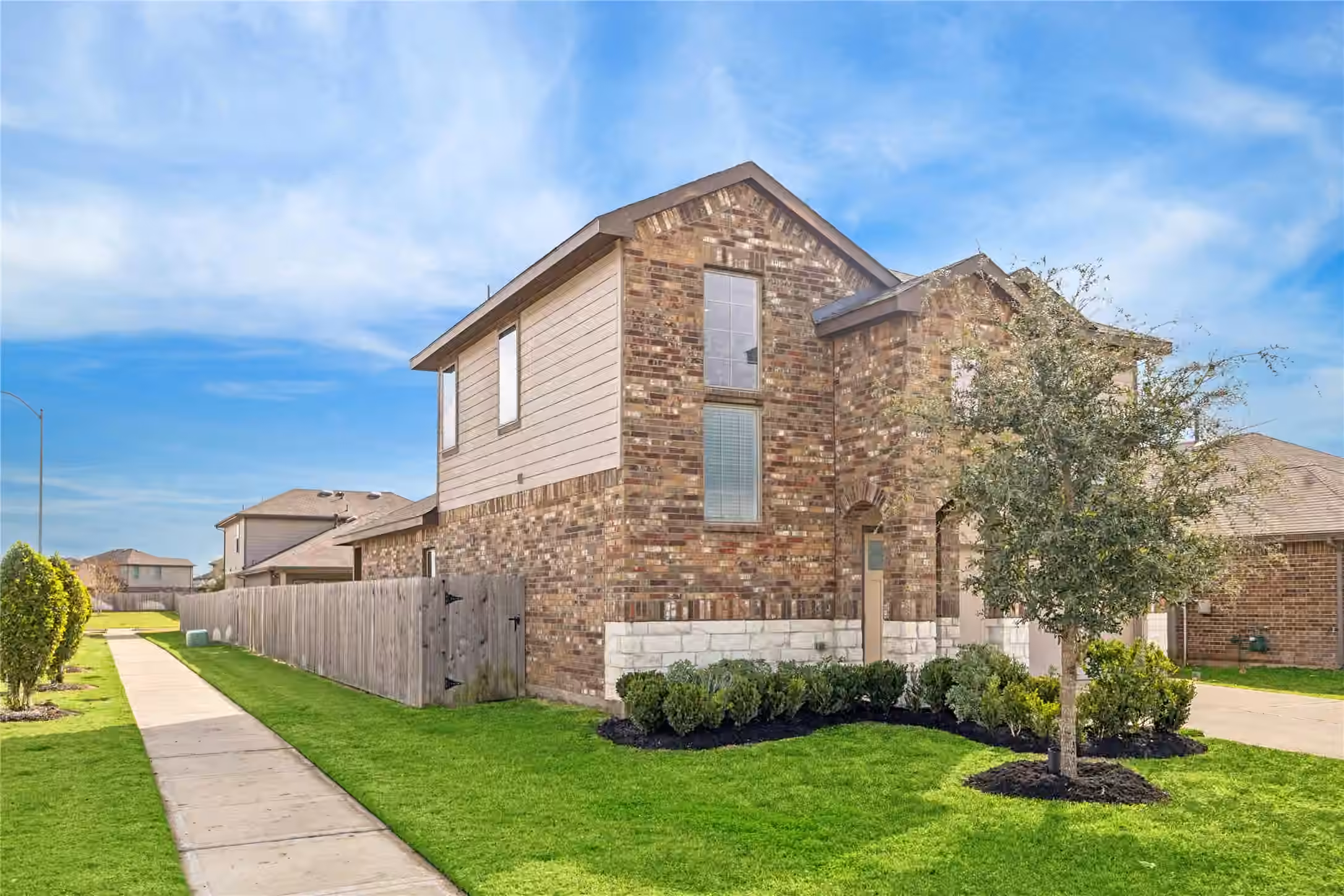 Photo 2 of 7503 Highland Chase Drive, Richmond, TX