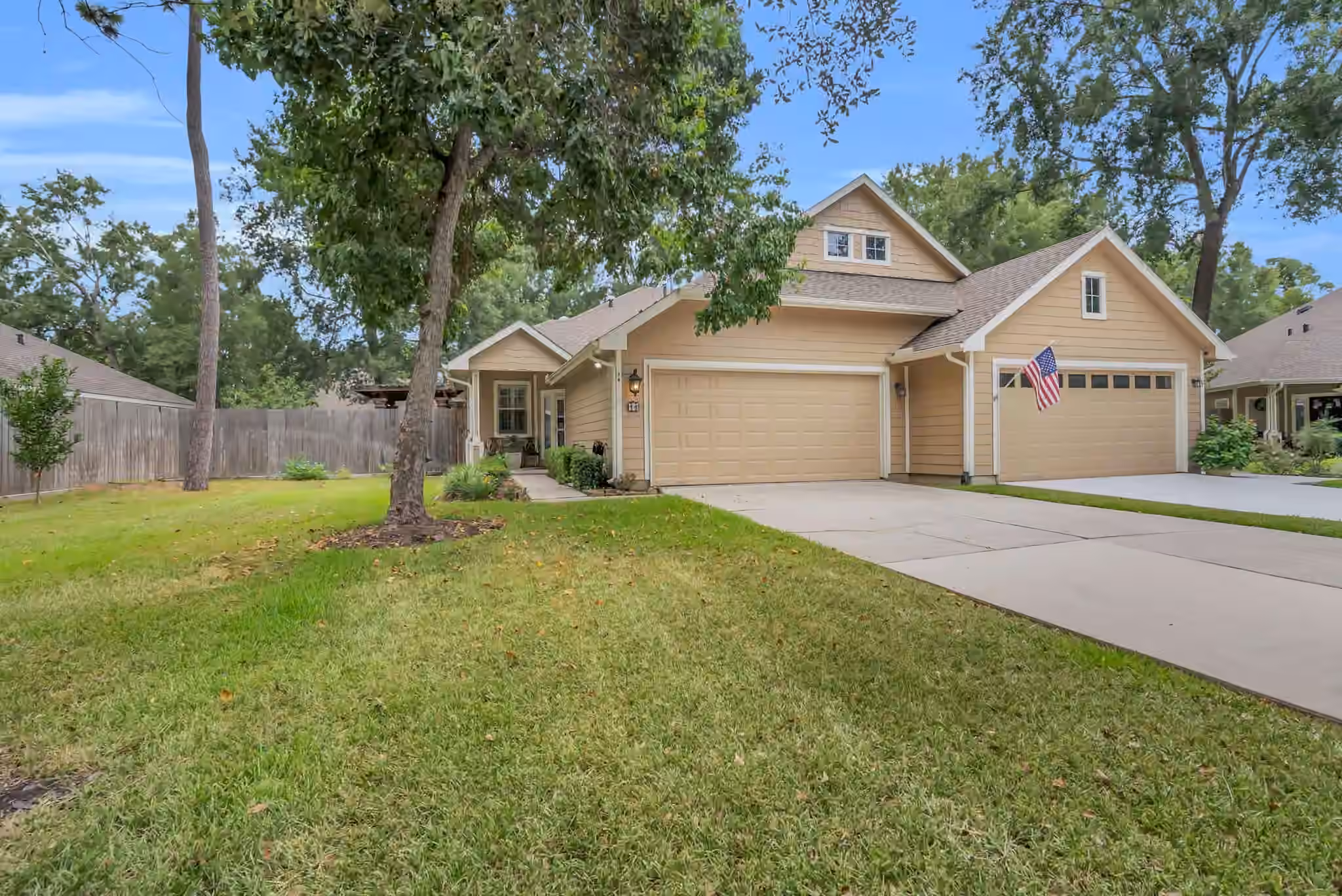 Photo of 14 Trafalgar Place, Conroe, TX 77384