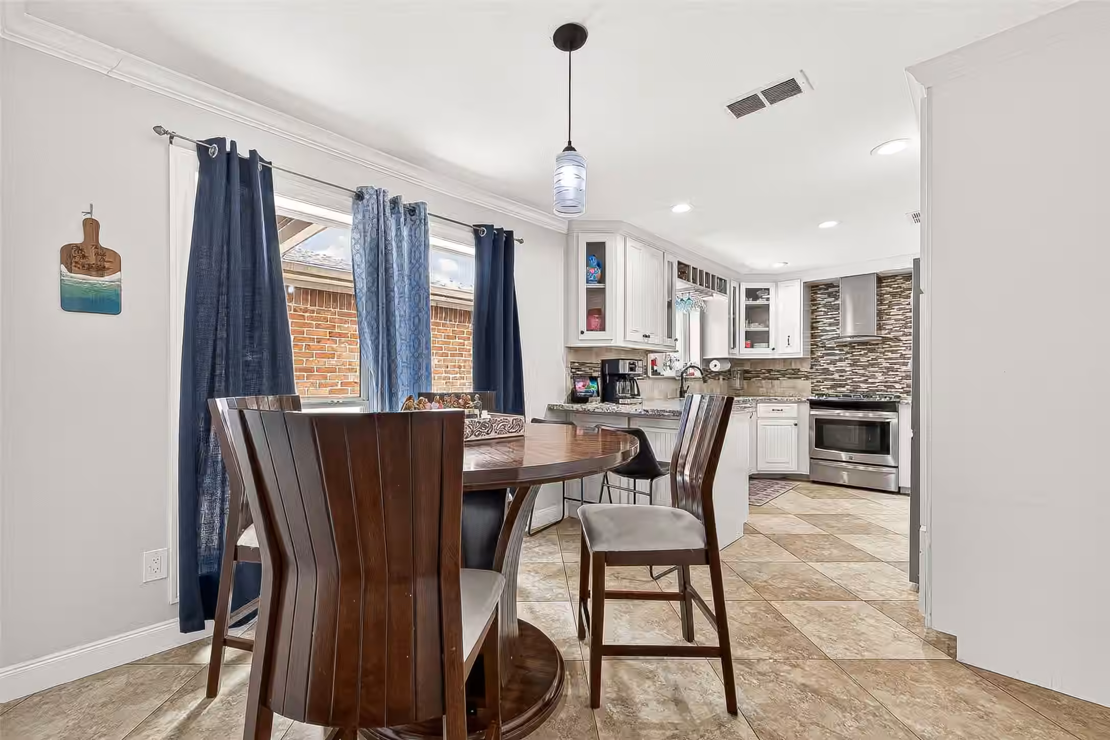 Photo 3 of 7823 Winehill Lane, Houston, TX