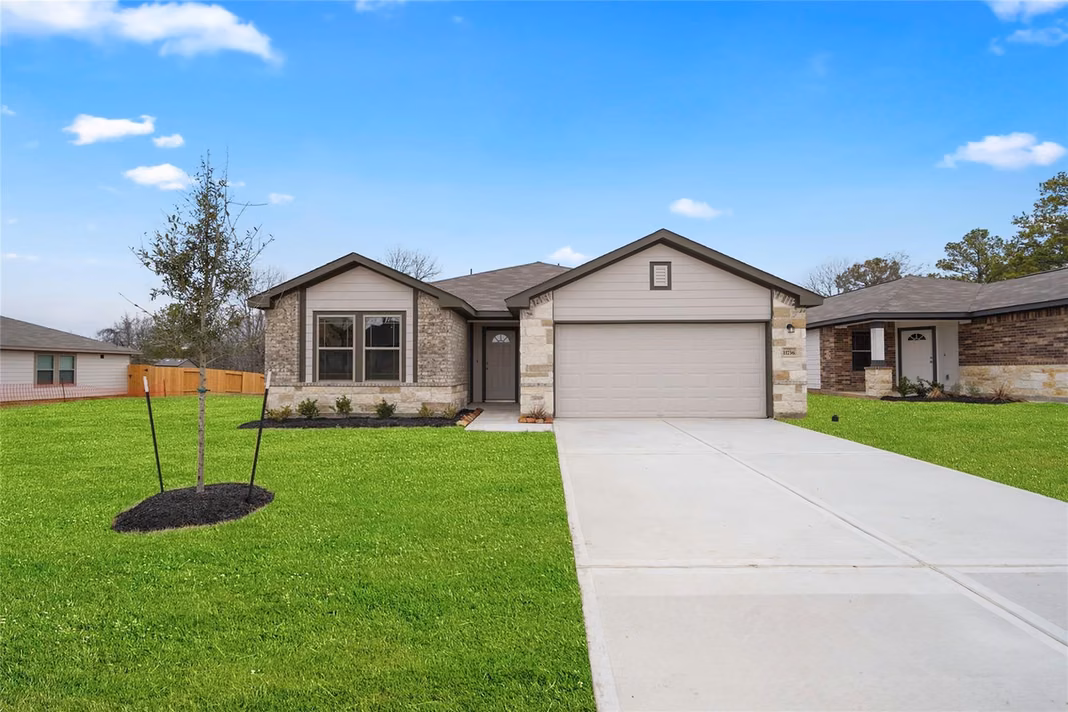 Photo 2 of 11736 Whirlaway Drive, Willis, TX