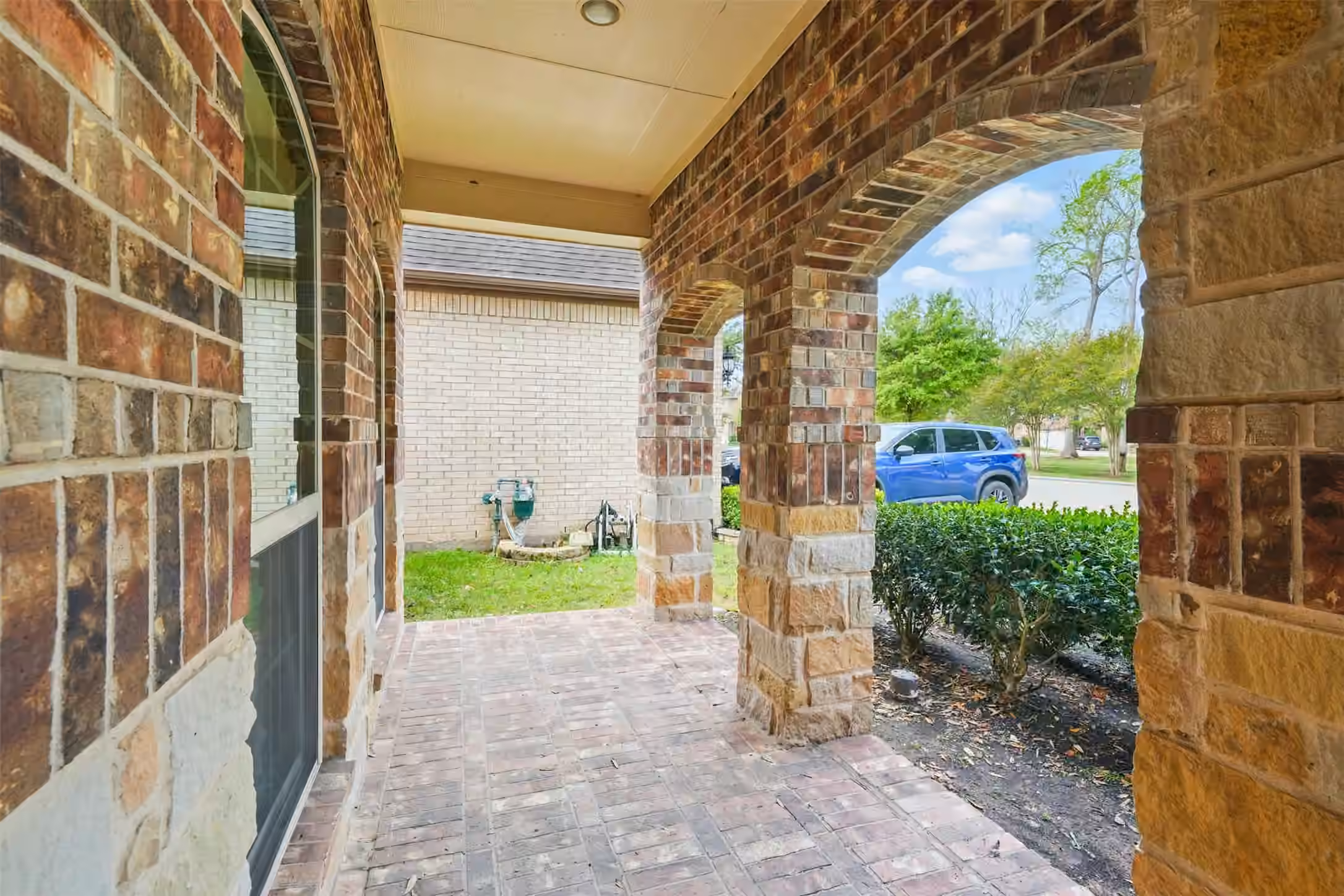 Photo 3 of 4927 Blackwater Lane, Sugar Land, TX