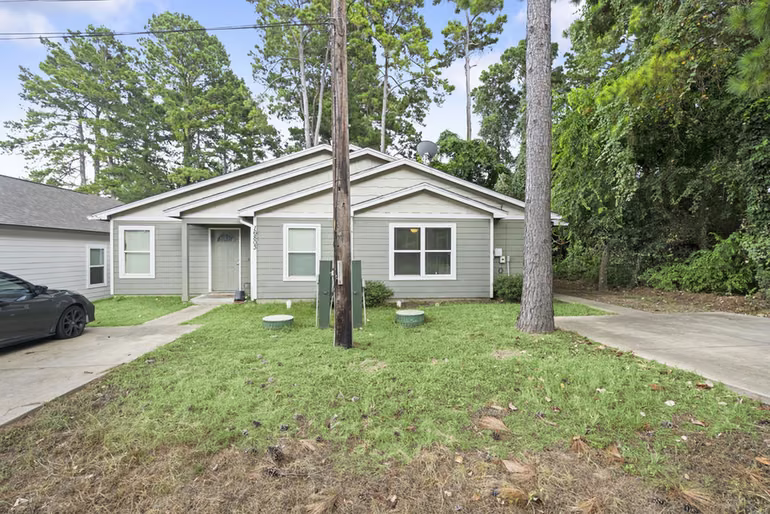 Photo of 16803 Crestmont, Montgomery, TX