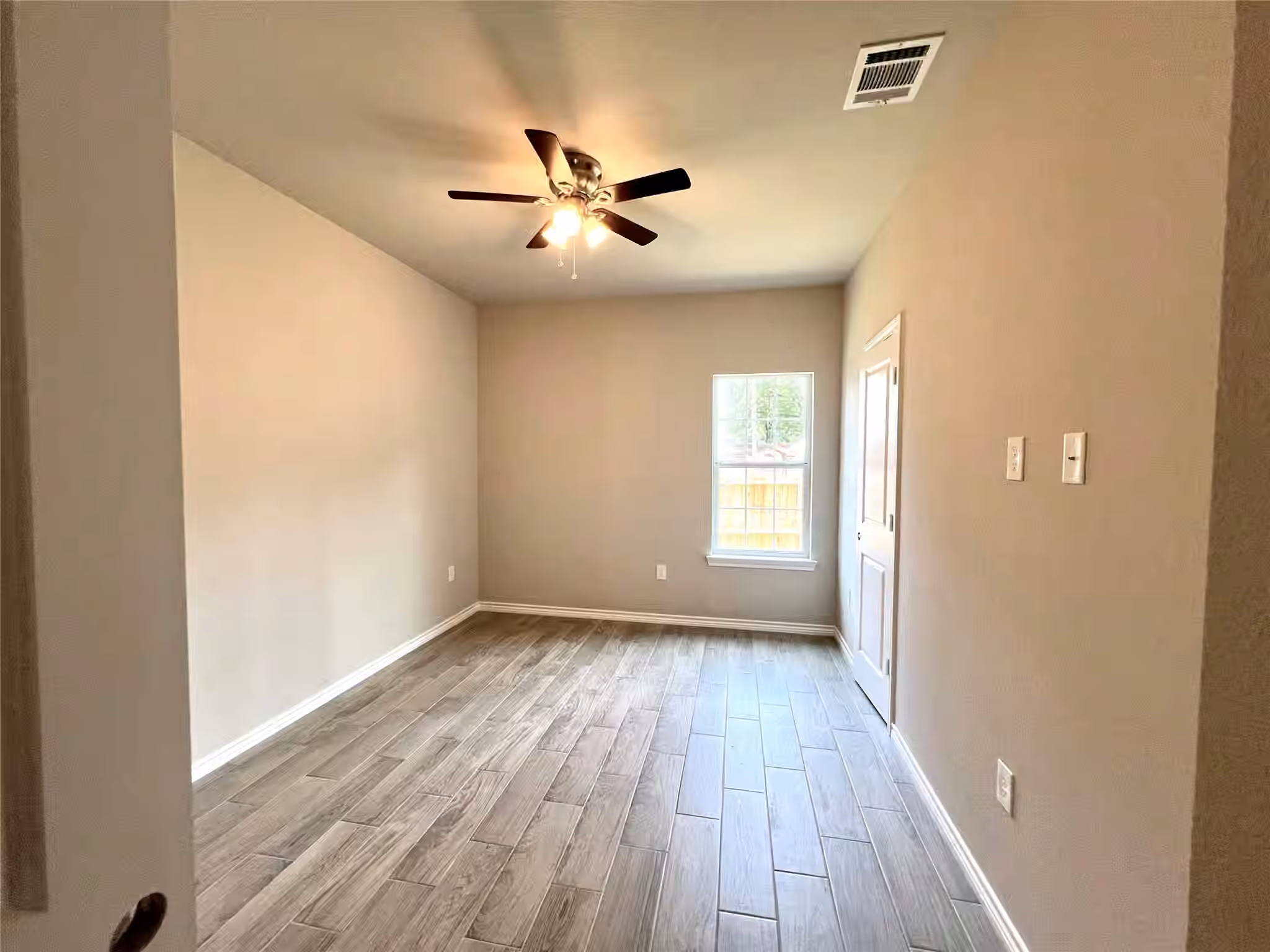 Photo 5 of 16393 Eastchase Street, Montgomery, TX