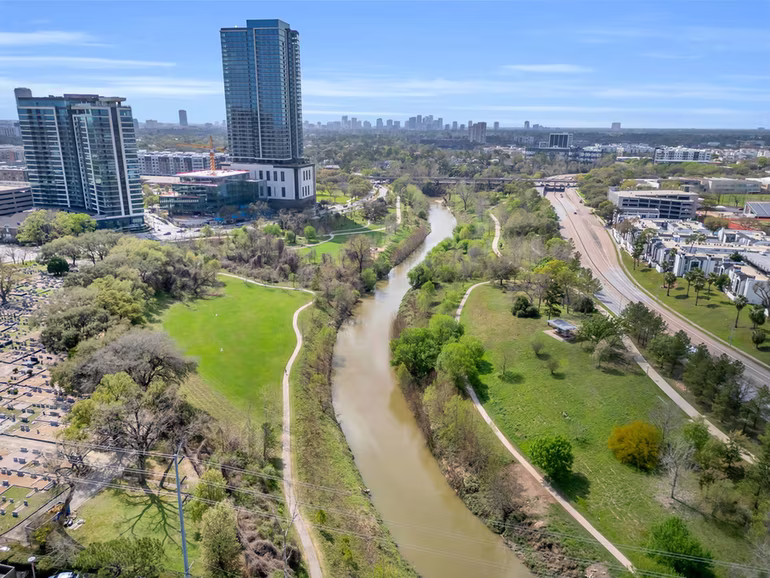 Photo 2 of 3333 Allen Parkway 406, Houston, TX