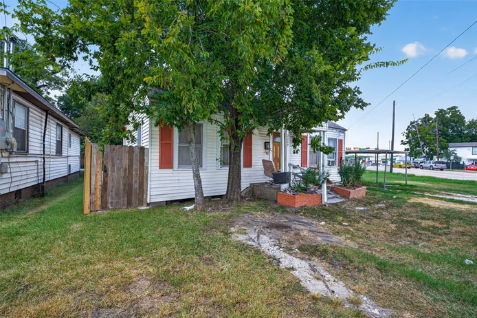 Photo 4 of 7009 Myrtle Street, Houston, TX