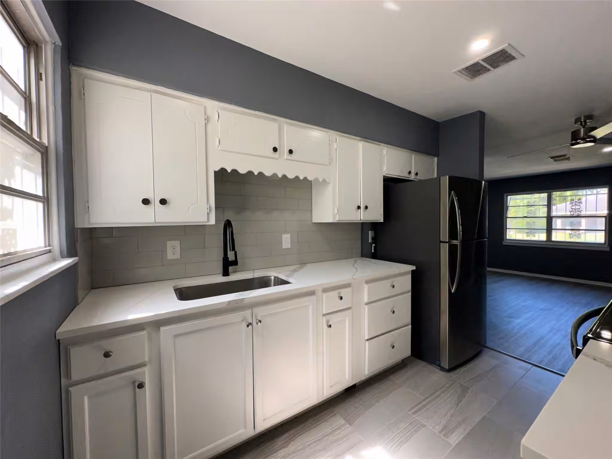 Photo 5 of 10313 Chesterfield Drive, Houston, TX