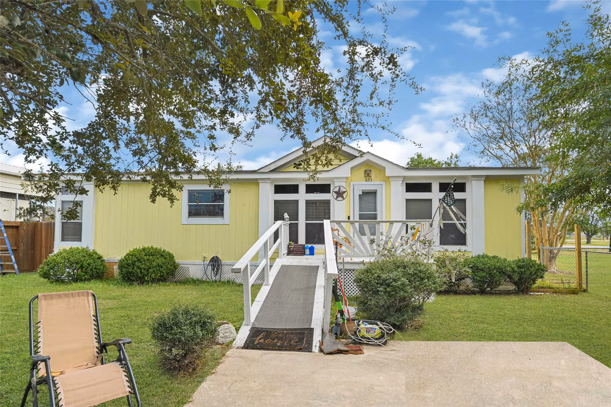 Photo of 633 Crystal Lane, San Leon, TX 77539