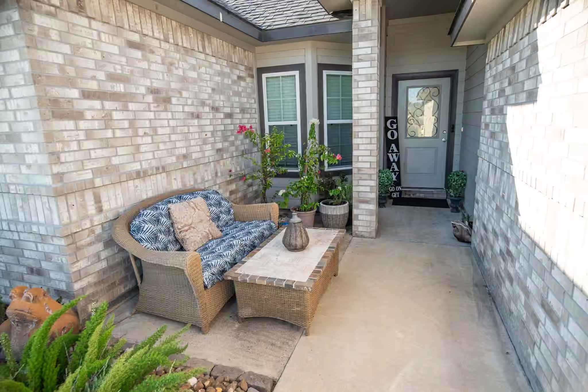 Photo 2 of 513 Yorktown Avenue, Clute, TX