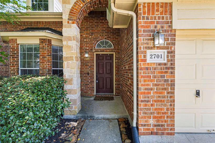 Photo 3 of 2701 Shallow Falls Court, Pearland, TX