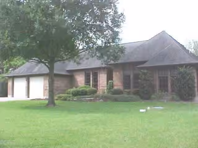 Photo 2 of 97 Avenue J, Dickinson, TX