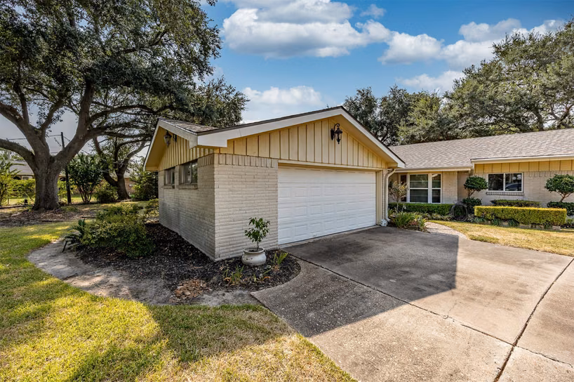 Photo 2 of 803 Sharon Lane, Baytown, TX