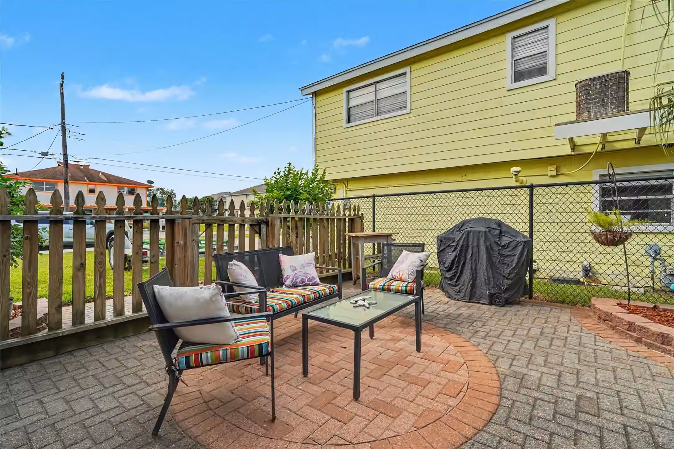 Photo 4 of 192 Barracuda Street, Bayou Vista, TX