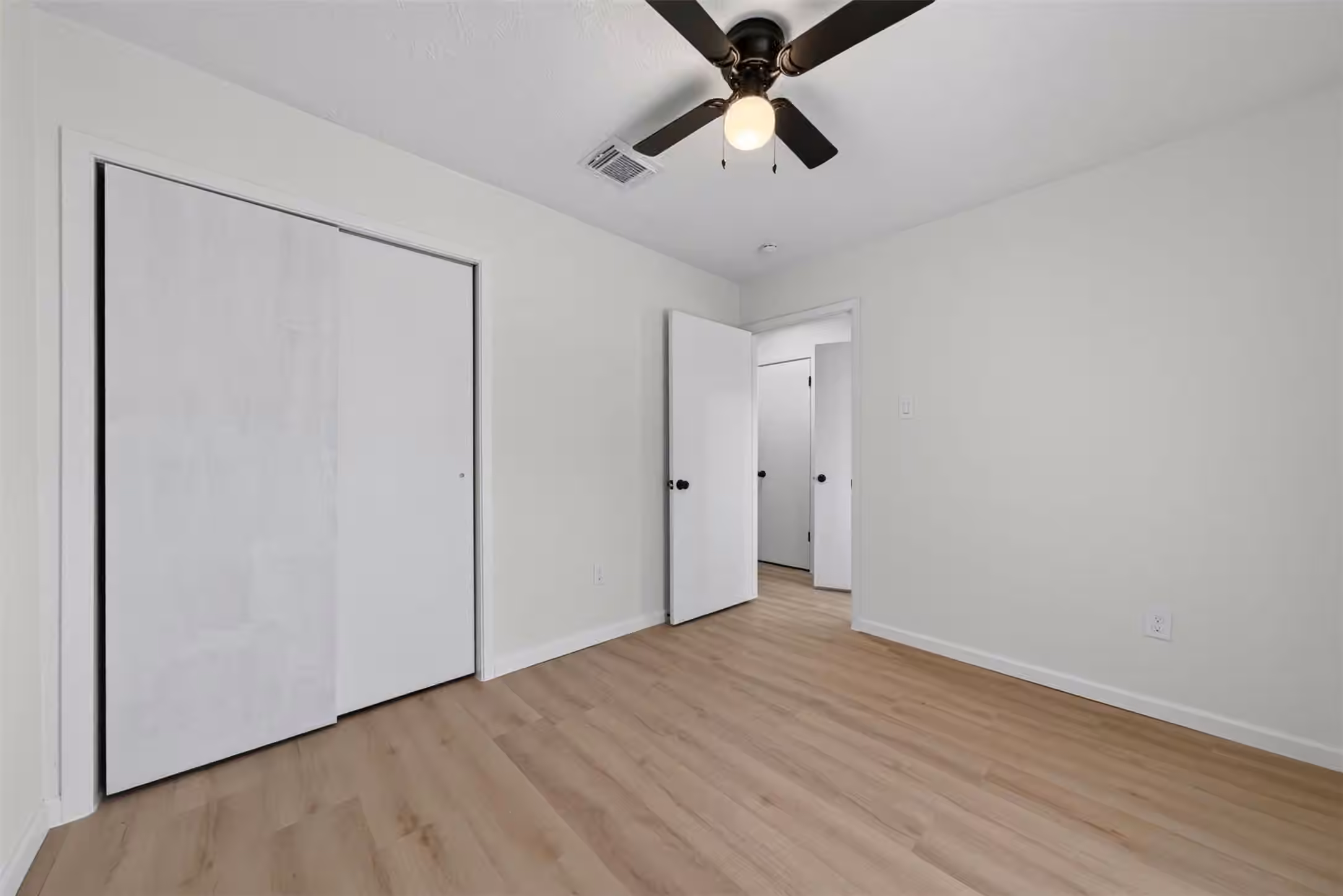 Photo 7 of 11918 Southview Street, Houston, TX