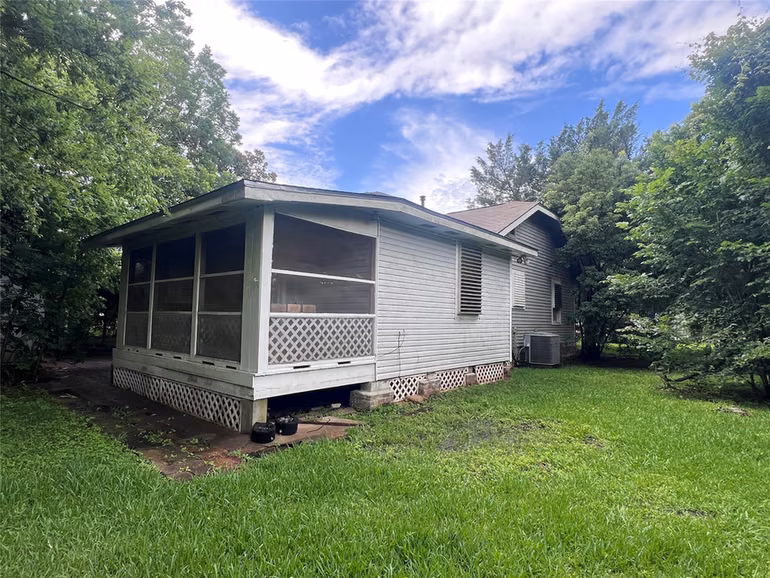 Photo 3 of 917 Laurel Street, La Marque, TX