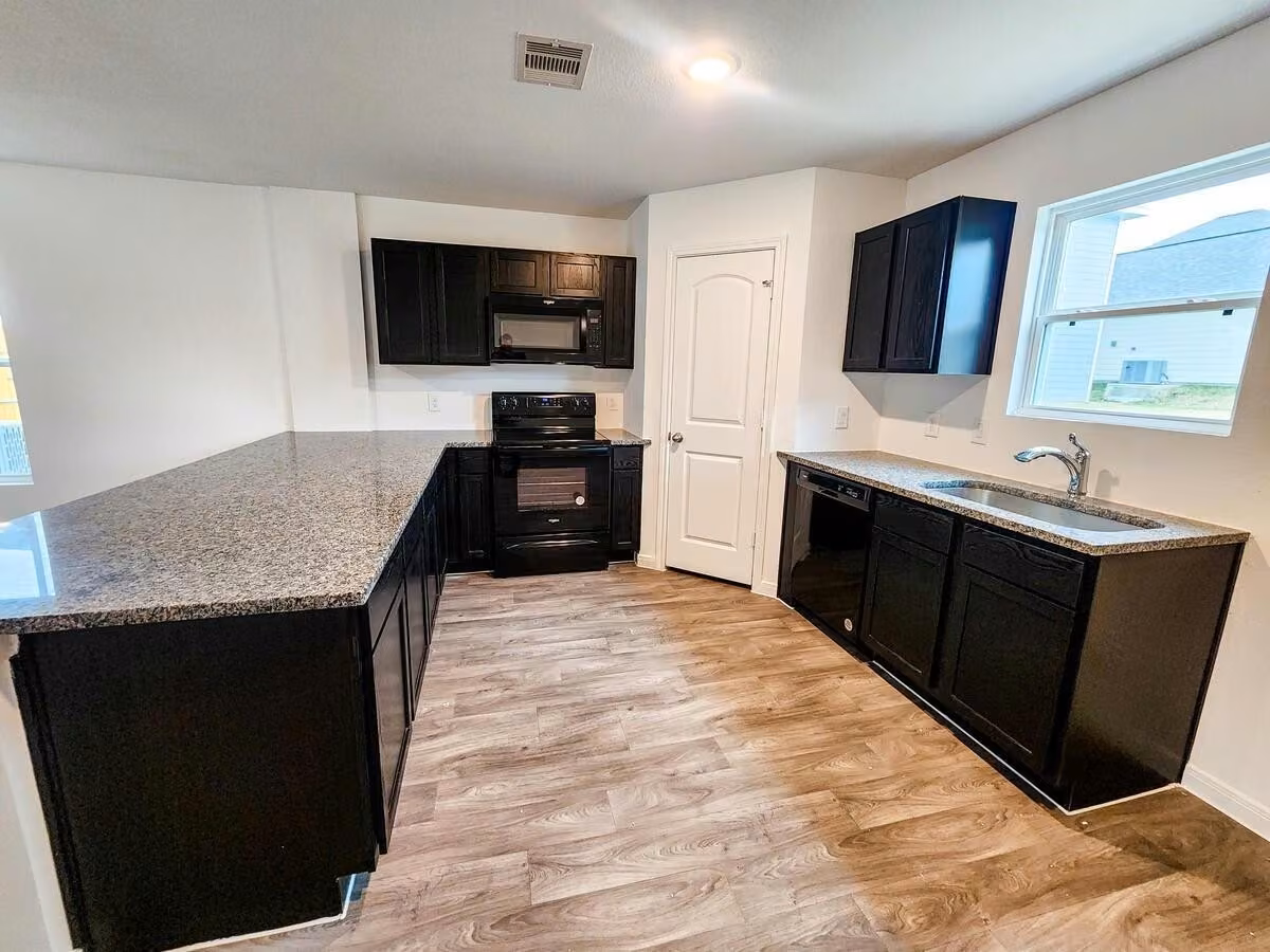 Photo 5 of 9815 Emerald Stone Way, Conroe, TX