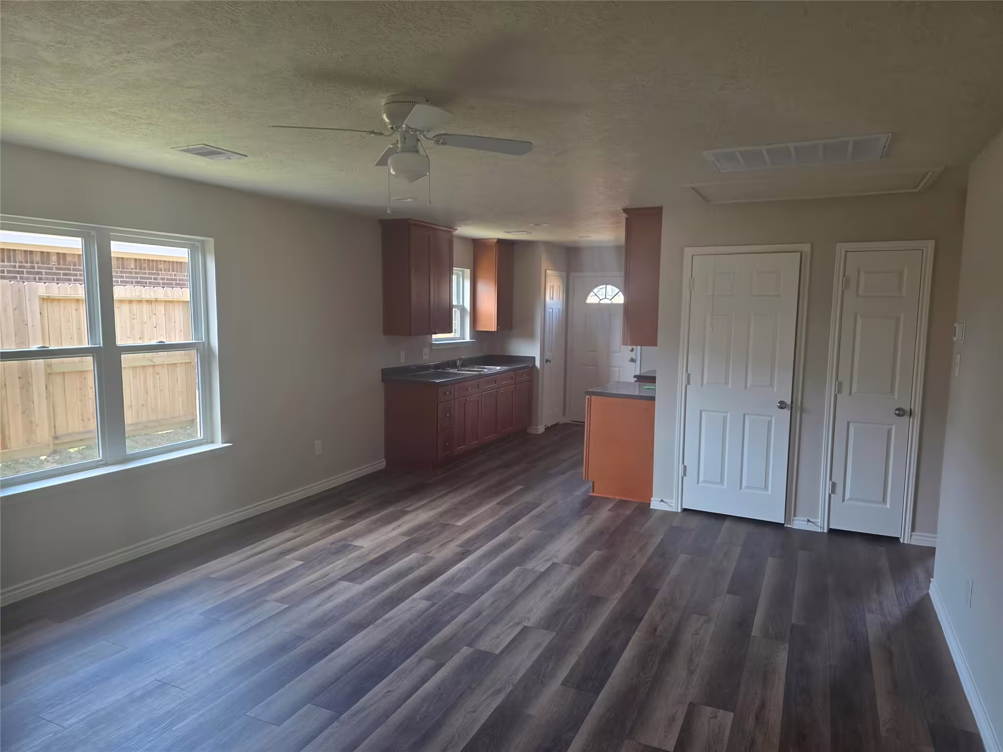 Photo 4 of 9831 Pelsey Street, Houston, TX