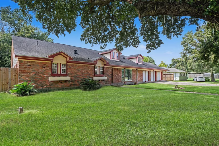 Photo 3 of 1710 Oaks Drive, Pasadena, TX