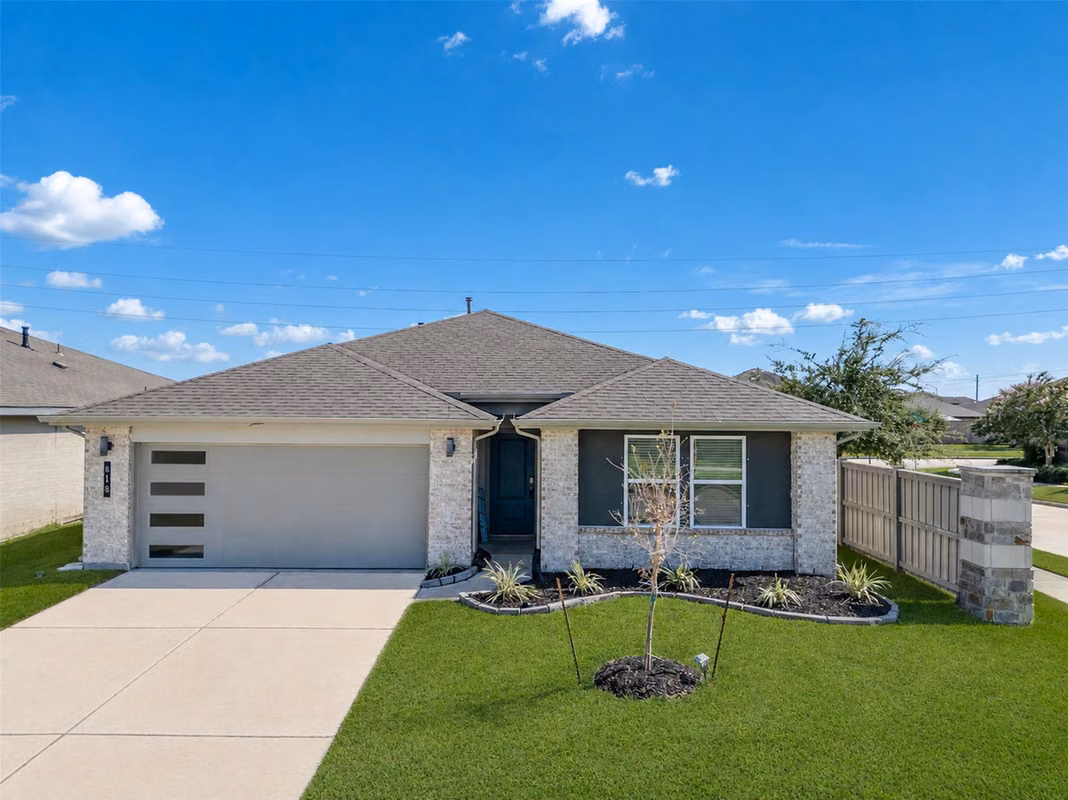 Photo of 818 Betsy Hill Drive, Rosharon, TX 77583