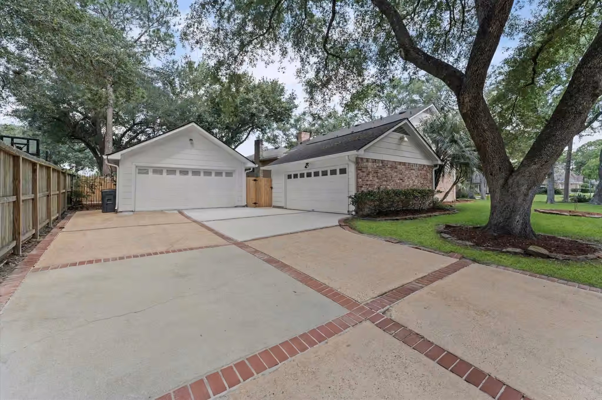 Photo 5 of 3030 Broadmoor Drive, Sugar Land, TX