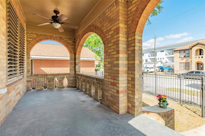 Photo 6 of 2215 Avenue O 1/2, Galveston, TX