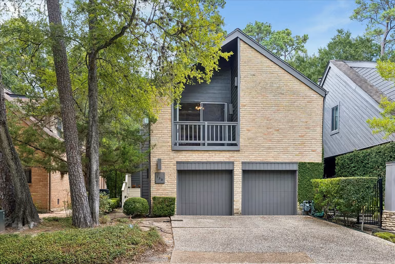 Photo of 130 Sugarberry Circle, Houston, TX 77024