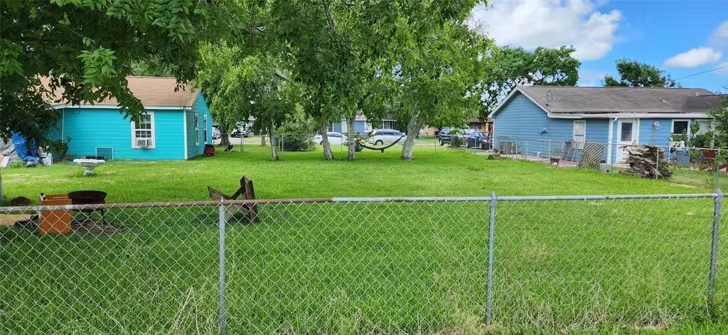 Photo 4 of 1713 N Avenue H, Freeport, TX