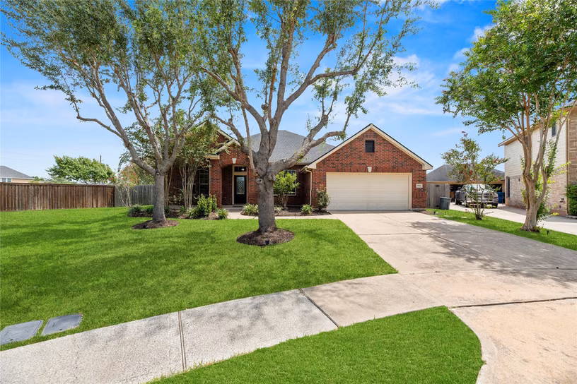 Photo 2 of 8931 Henrico Lane, Rosenberg, TX