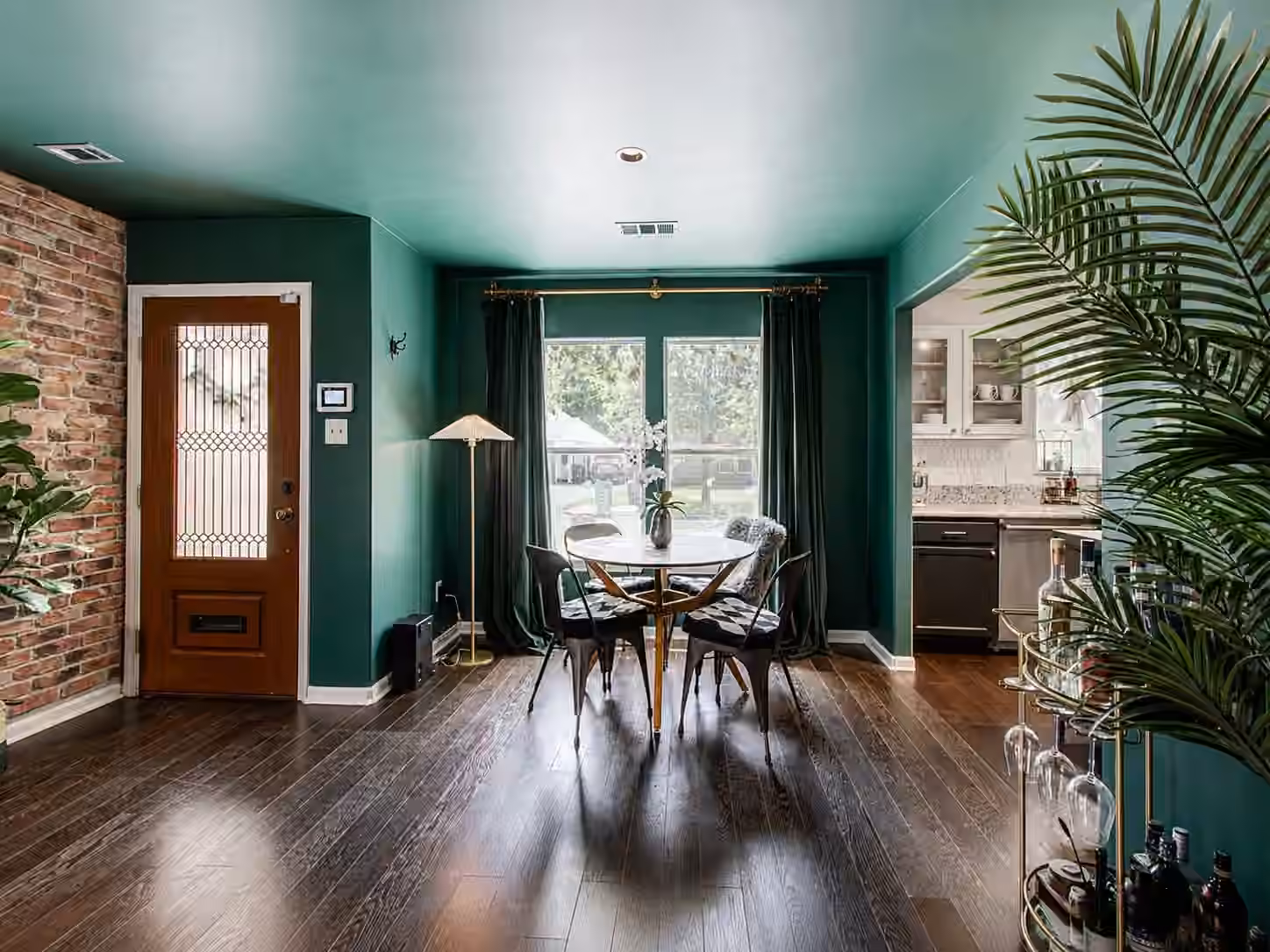 Photo 2 of 8647 Suburban Oaks Road, Houston, TX