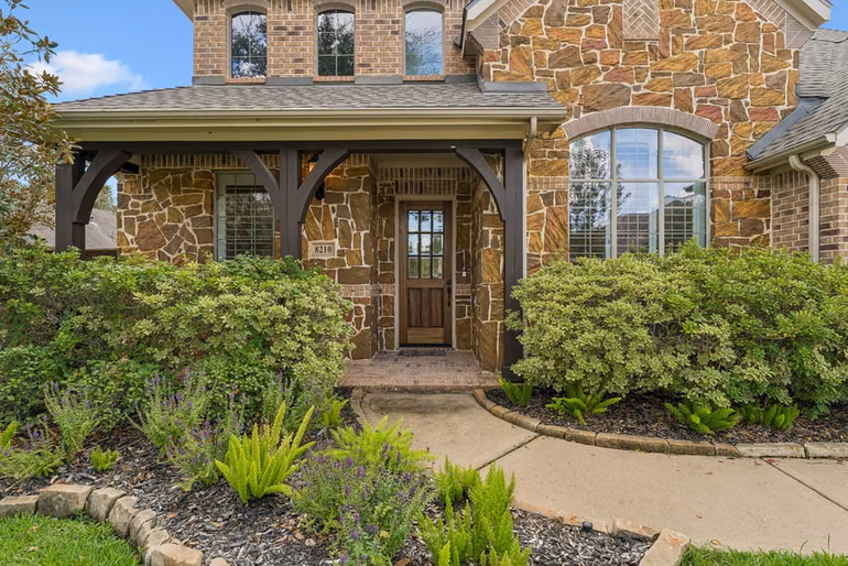 Photo 3 of 8210 Thunder Ridge Way, Missouri City, TX